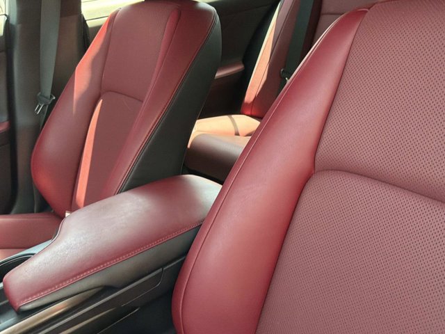 2024 Lexus IS 300 - Photo 18