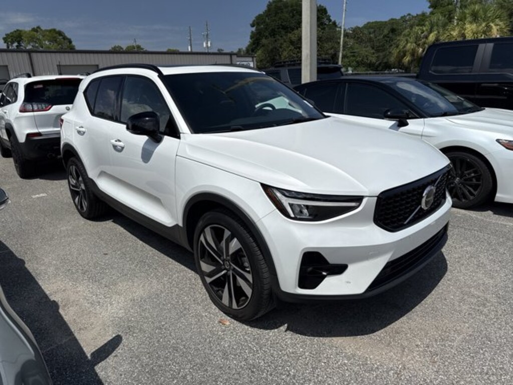 Used 2023 Volvo XC40 Plus Dark Theme