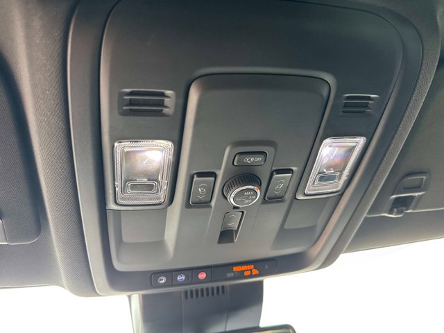 2025 Chevrolet Suburban Premier - Photo 27