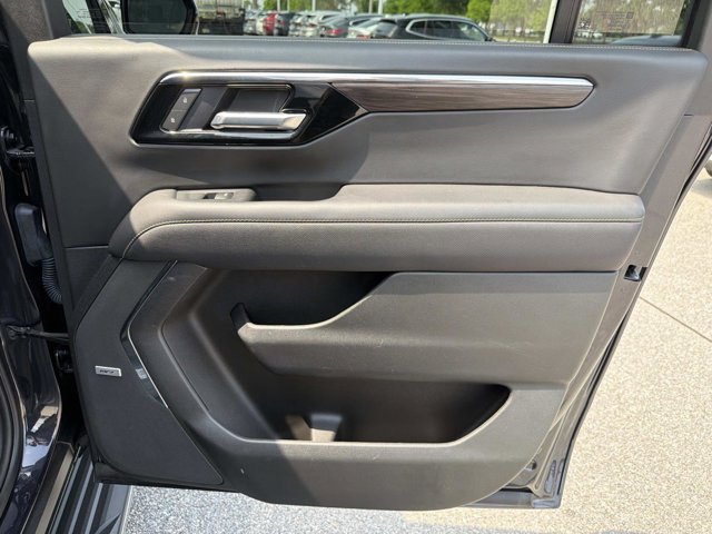 2025 Chevrolet Suburban Premier - Photo 15