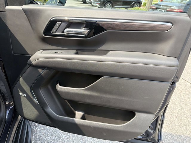 2025 Chevrolet Suburban Premier - Photo 11