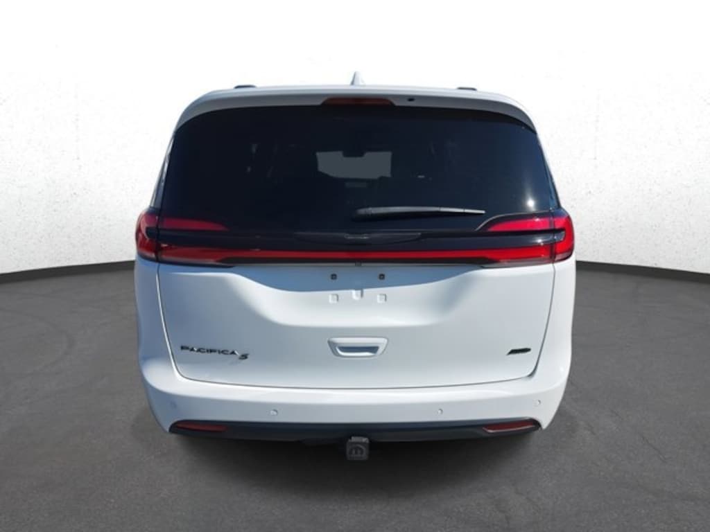 Used 2022 Chrysler Pacifica Touring L