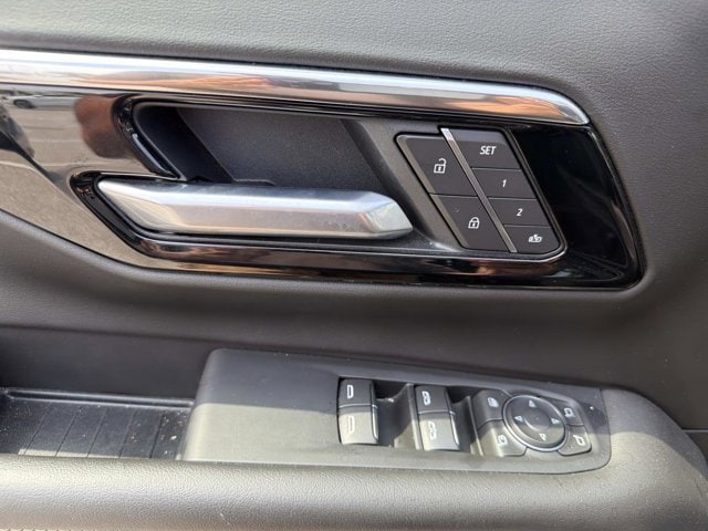 2025 Chevrolet Suburban Premier - Photo 7