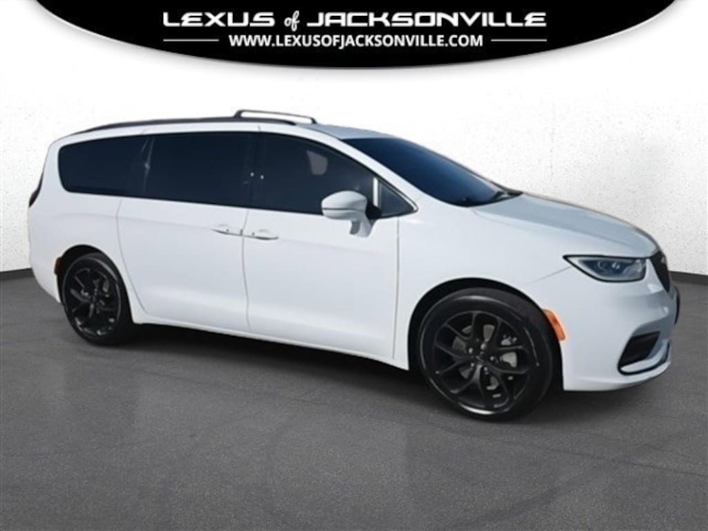 Used 2022 Chrysler Pacifica Touring L