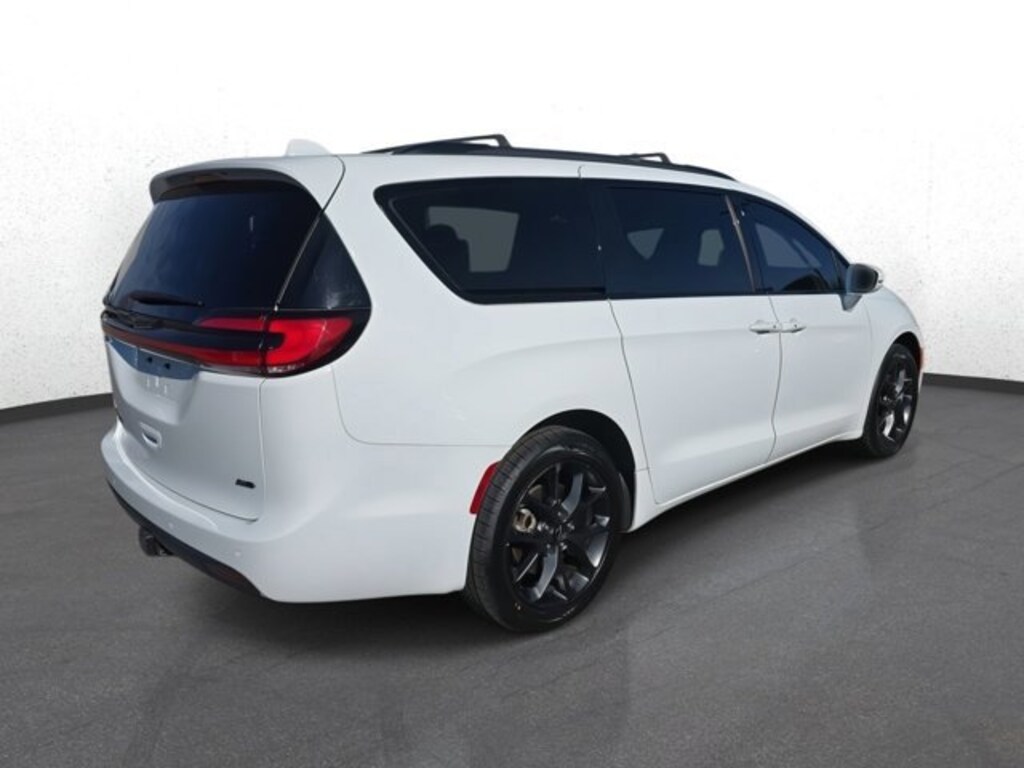 Used 2022 Chrysler Pacifica Touring L
