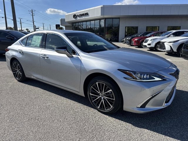 2025 Lexus ES 350's photo