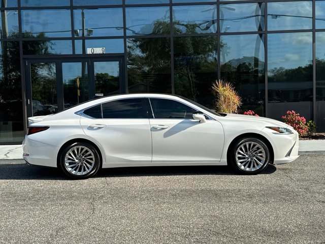 2022 Lexus ES 350 Ultra Luxury photo 2