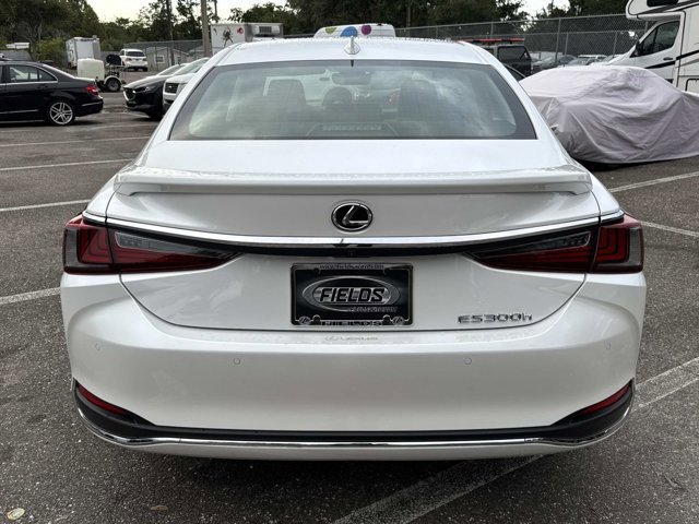 2025 Lexus ES 300h photo 4