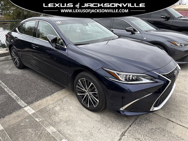 2025 Lexus ES 350's photo