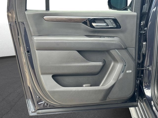 2025 Chevrolet Suburban Premier - Photo 13