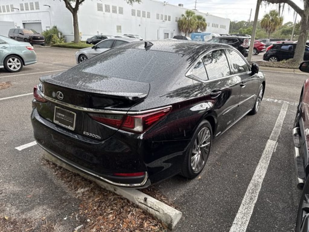Certified 2021 Lexus ES 300h ULTRA LUXURY SEDAN