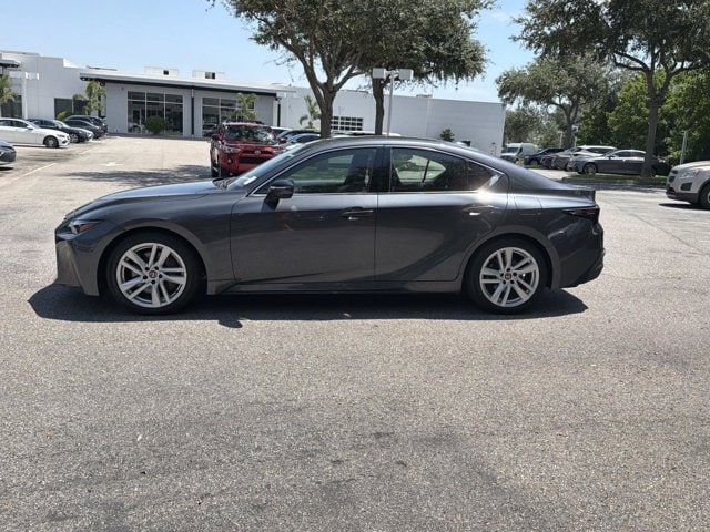 2024 Lexus IS 300 - Photo 6