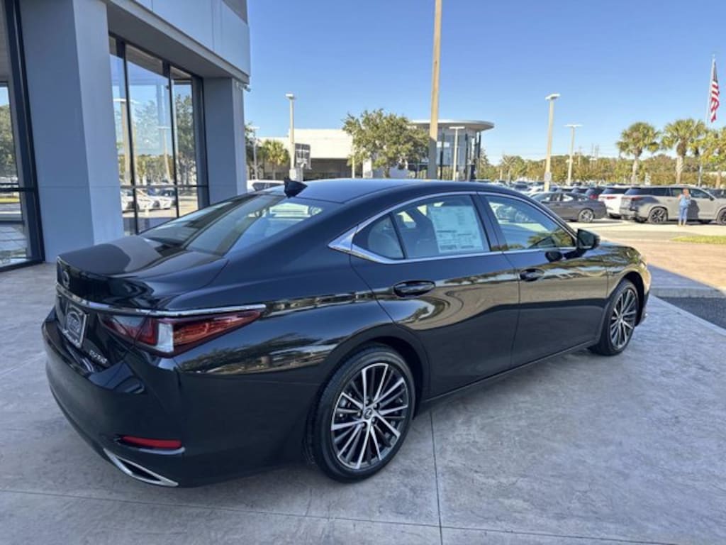 New 2025 Lexus ES 350 SEDAN