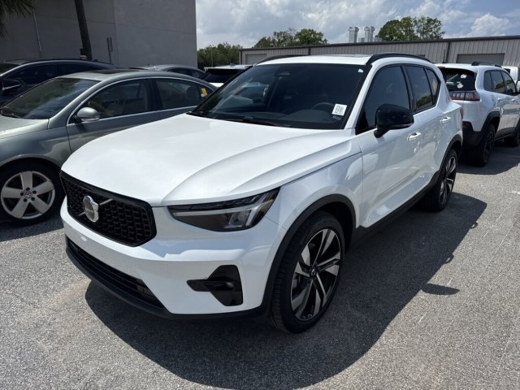 Used 2023 Volvo XC40 Plus Dark Theme
