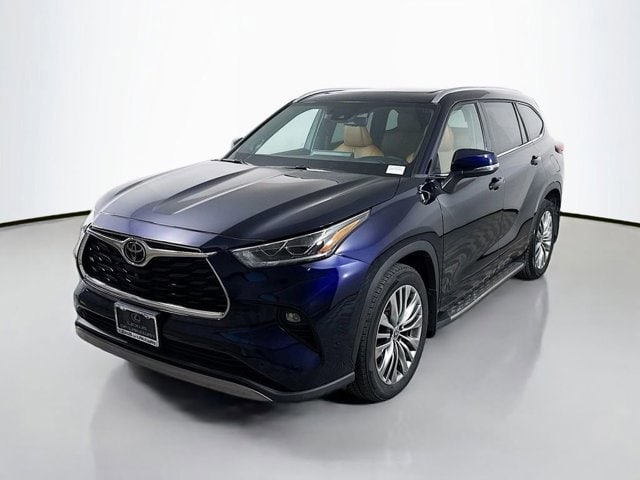 2022 Toyota Highlander Platinum's photo