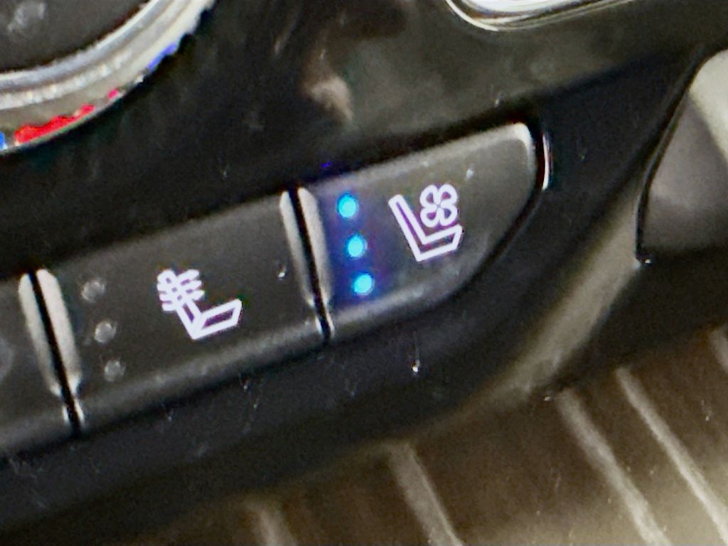 2024 GMC Yukon Denali - Photo 21