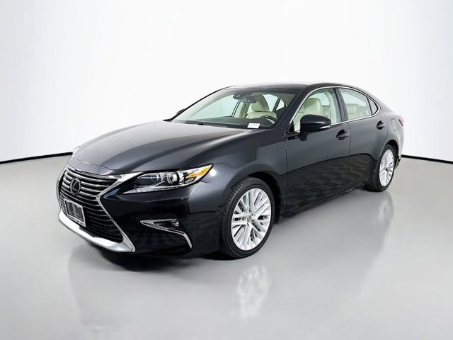 2016 Lexus ES Base's photo