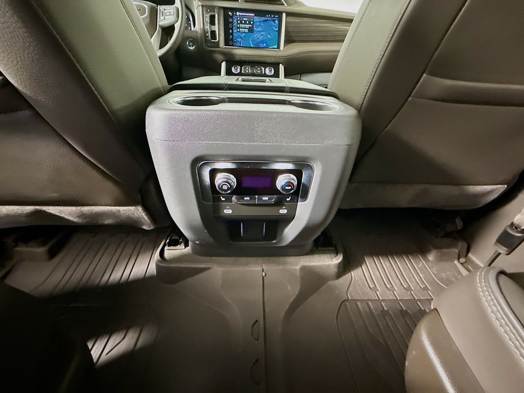 2024 GMC Yukon Denali - Photo 26