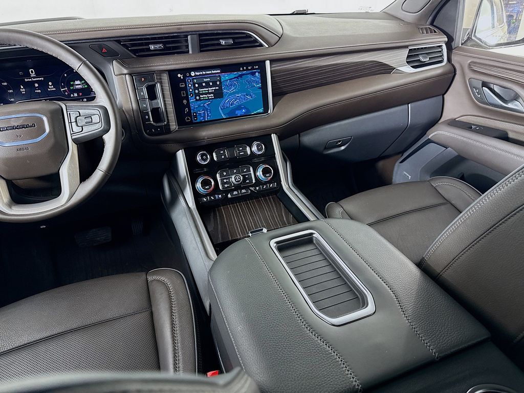 2024 GMC Yukon Denali - Photo 24