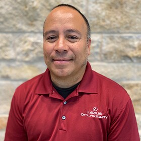 Staff member Abner Rodriguez from ID_5cfe2ede4c20