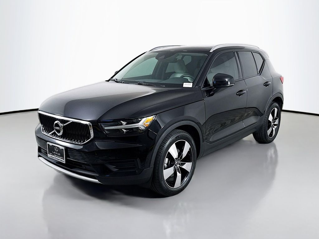 2020 Volvo XC40 T5 Momentum AWD's photo