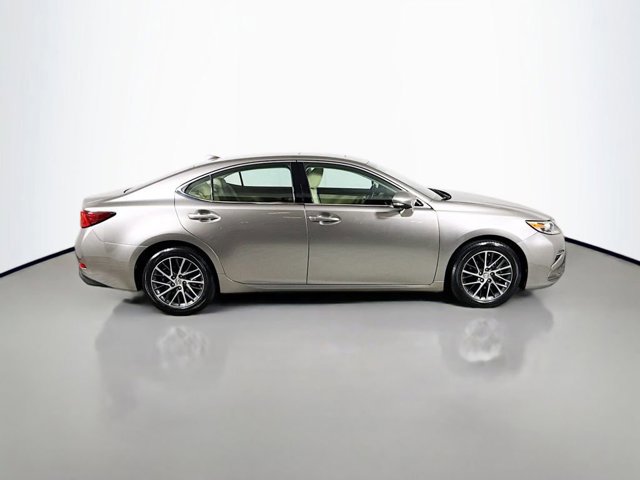 2017 Lexus ES 350 photo 4