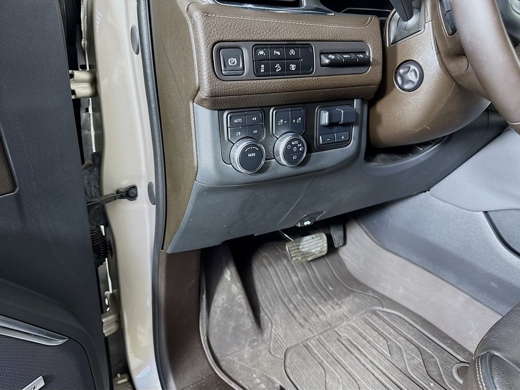 2024 GMC Yukon Denali - Photo 10