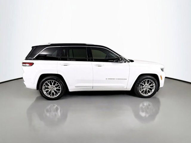 2022 Jeep Grand Cherokee Summit photo 4