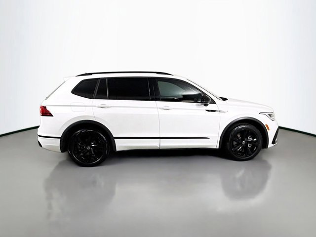2023 Volkswagen Tiguan SE R-Line Black photo 4