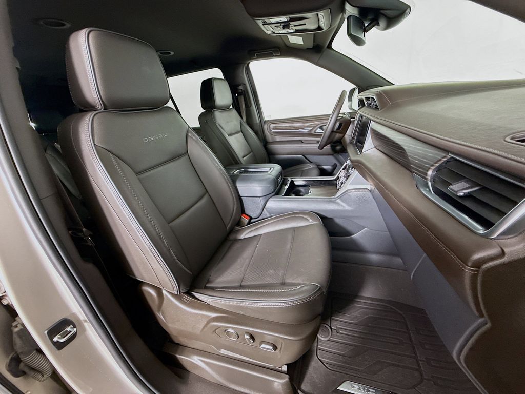 2024 GMC Yukon Denali - Photo 29