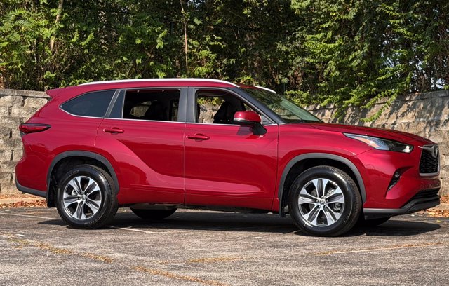Used 2023 Toyota Highlander XLE SUV