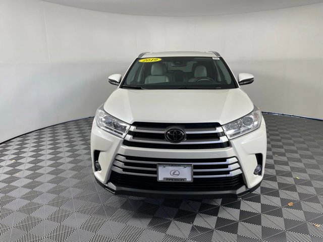 Used 2019 Toyota Highlander XLE with VIN 5TDJZRFH1KS562730 for sale in Middleton, WI