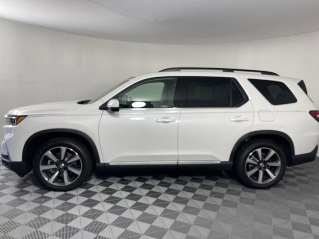 Used 2025 Honda Pilot Elite with VIN 5FNYG1H88SB004929 for sale in Middleton, WI