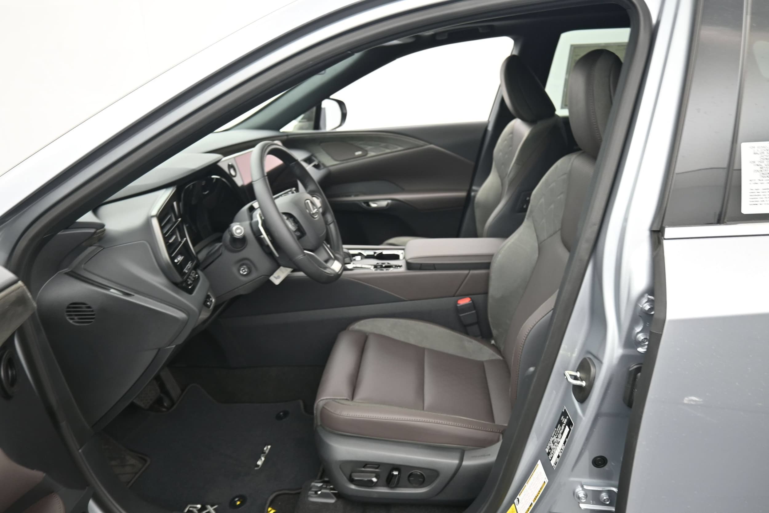 2026 Lexus RX 450h+ Luxury - Photo 11
