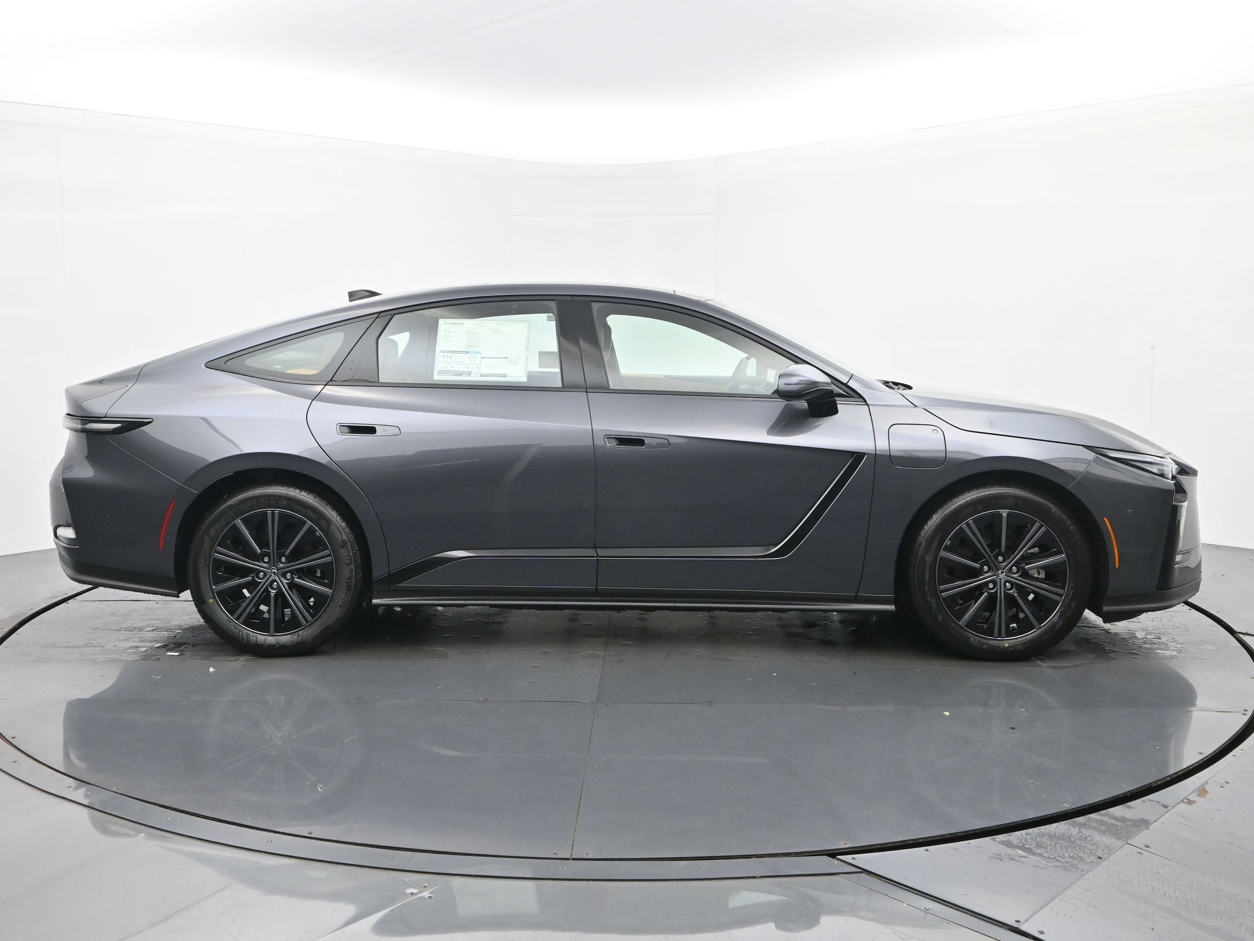 2026 Lexus ESe 6