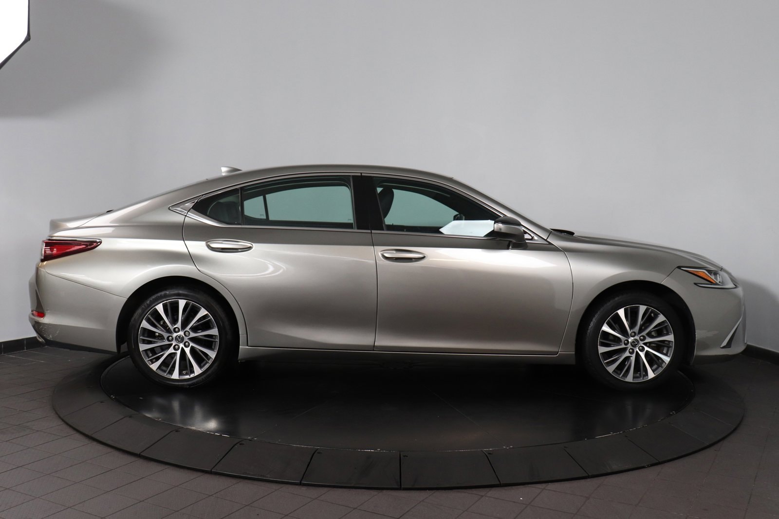 Used 2019 Lexus ES 350 with VIN 58ABZ1B12KU041496 for sale in New York, NY