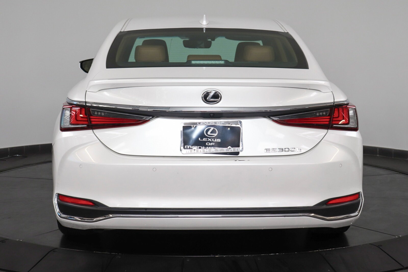 2023 Lexus ES 300h photo 4