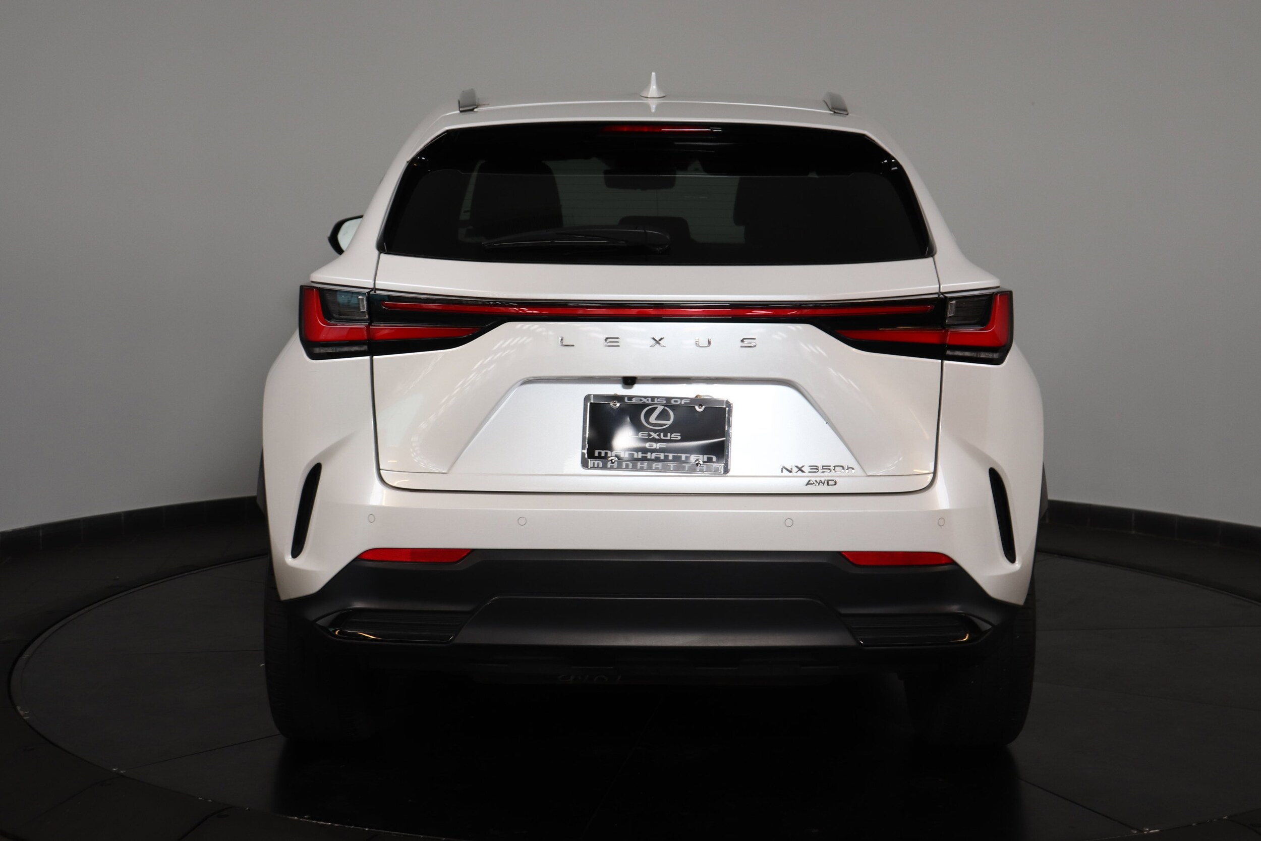 2023 Lexus NX 350h Premium photo 4