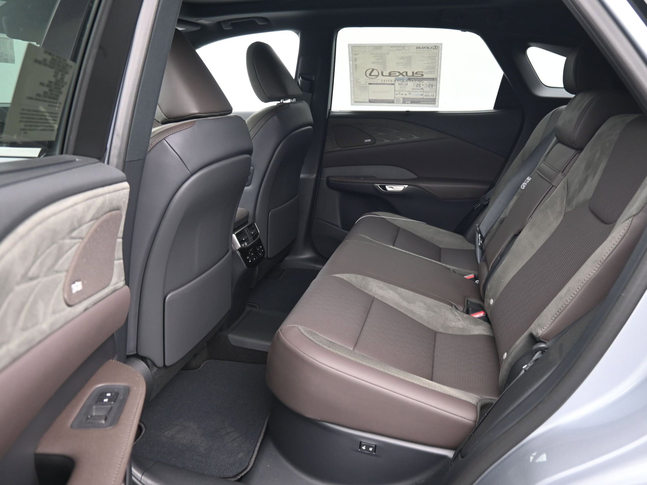 2026 Lexus RX 450h+ Luxury - Photo 10