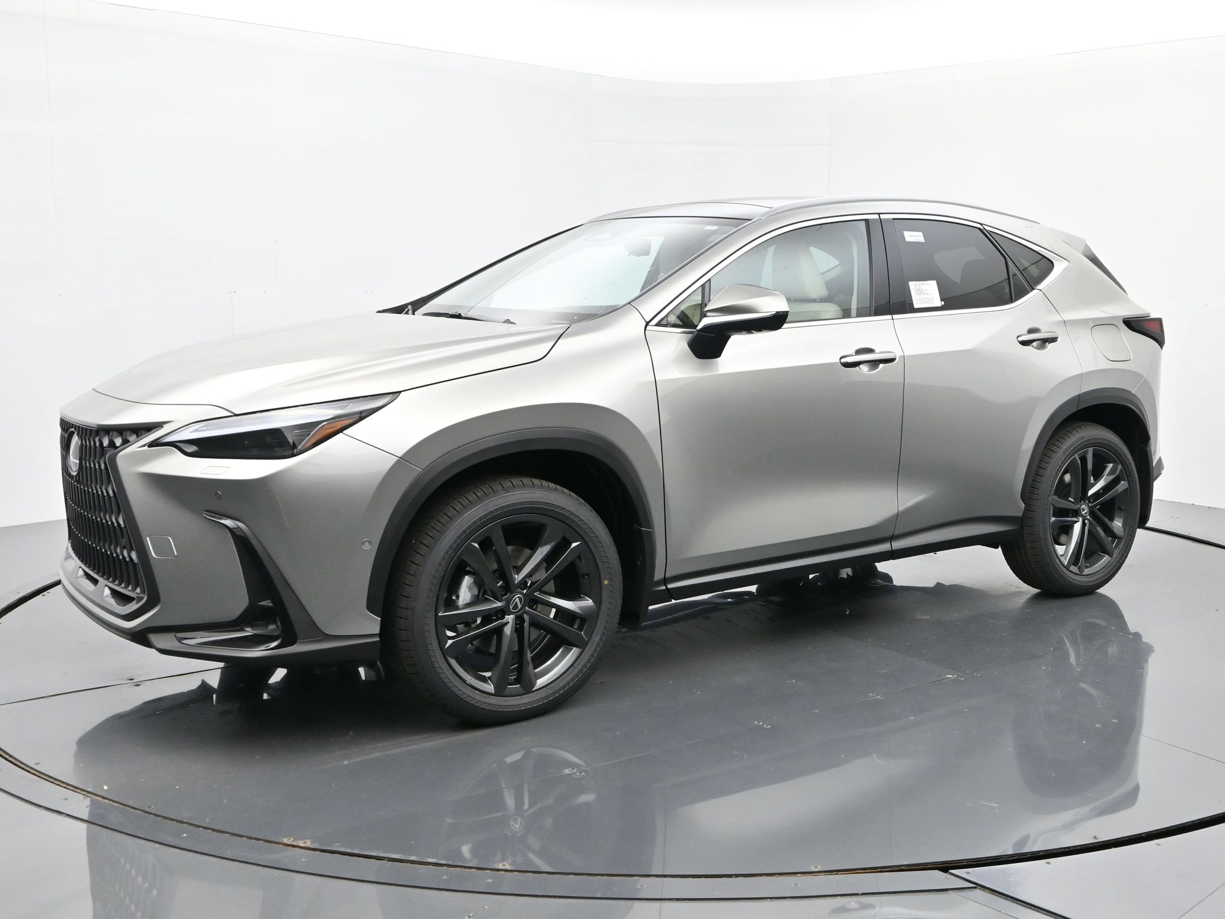 2026 Lexus NX PHEV 450h+'s photo
