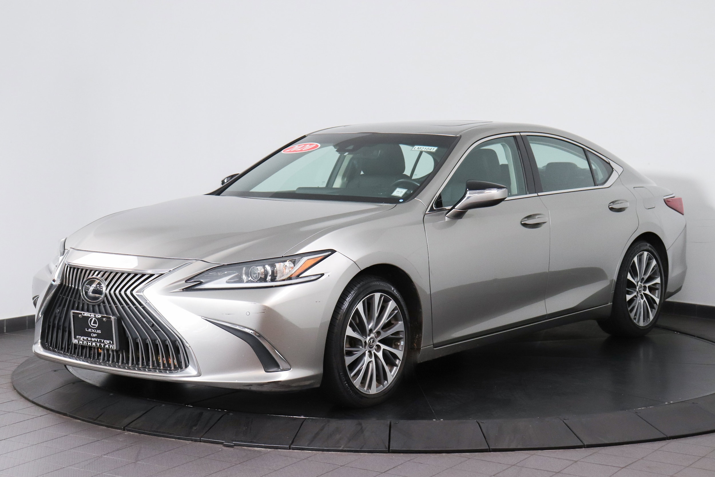 2020 Lexus ES 350's photo
