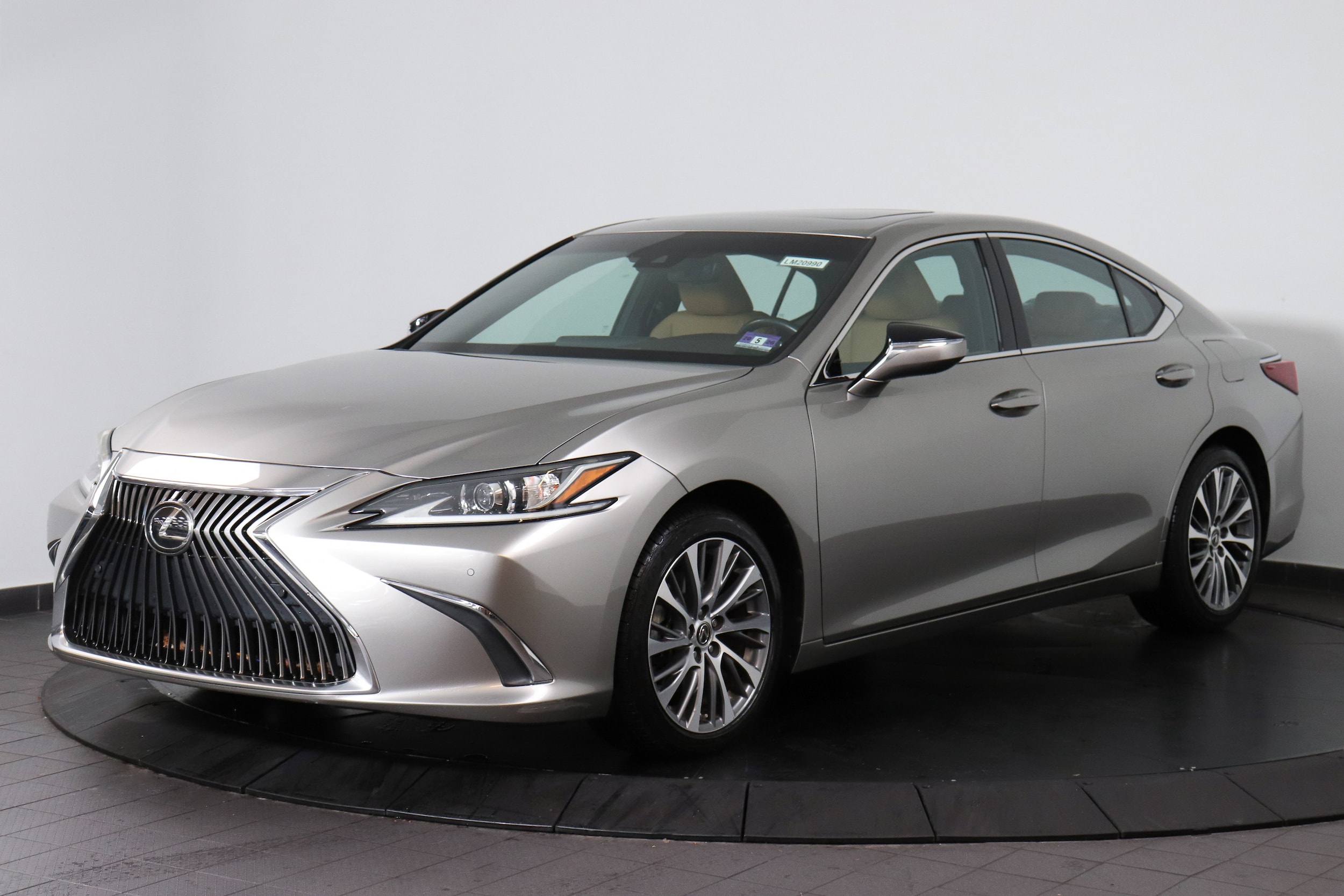2019 Lexus ES 350's photo