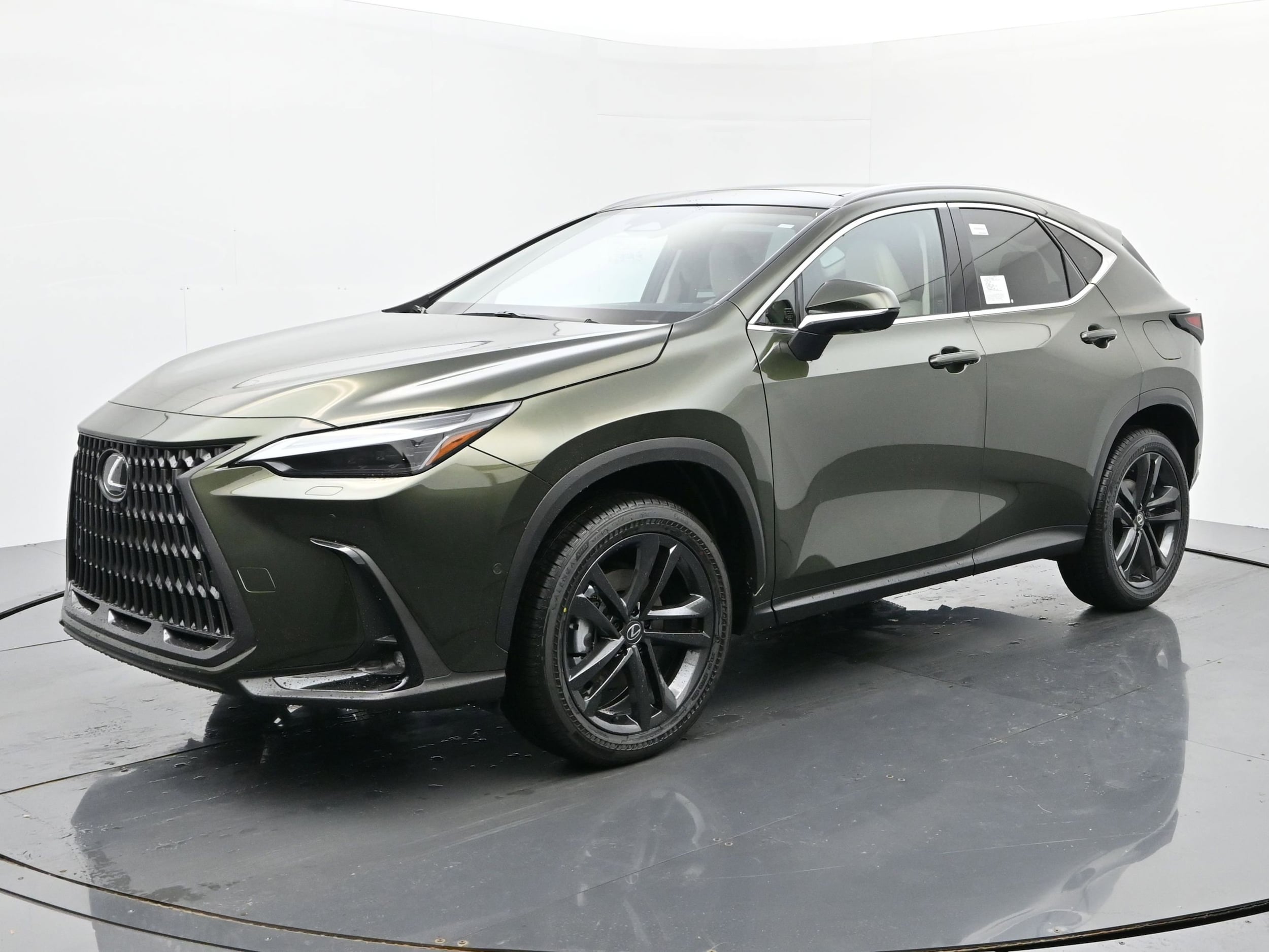 2026 Lexus NX PHEV 450h+'s photo