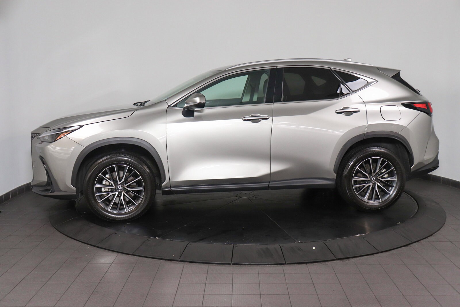 2025 Lexus NX 350 Premium photo 2