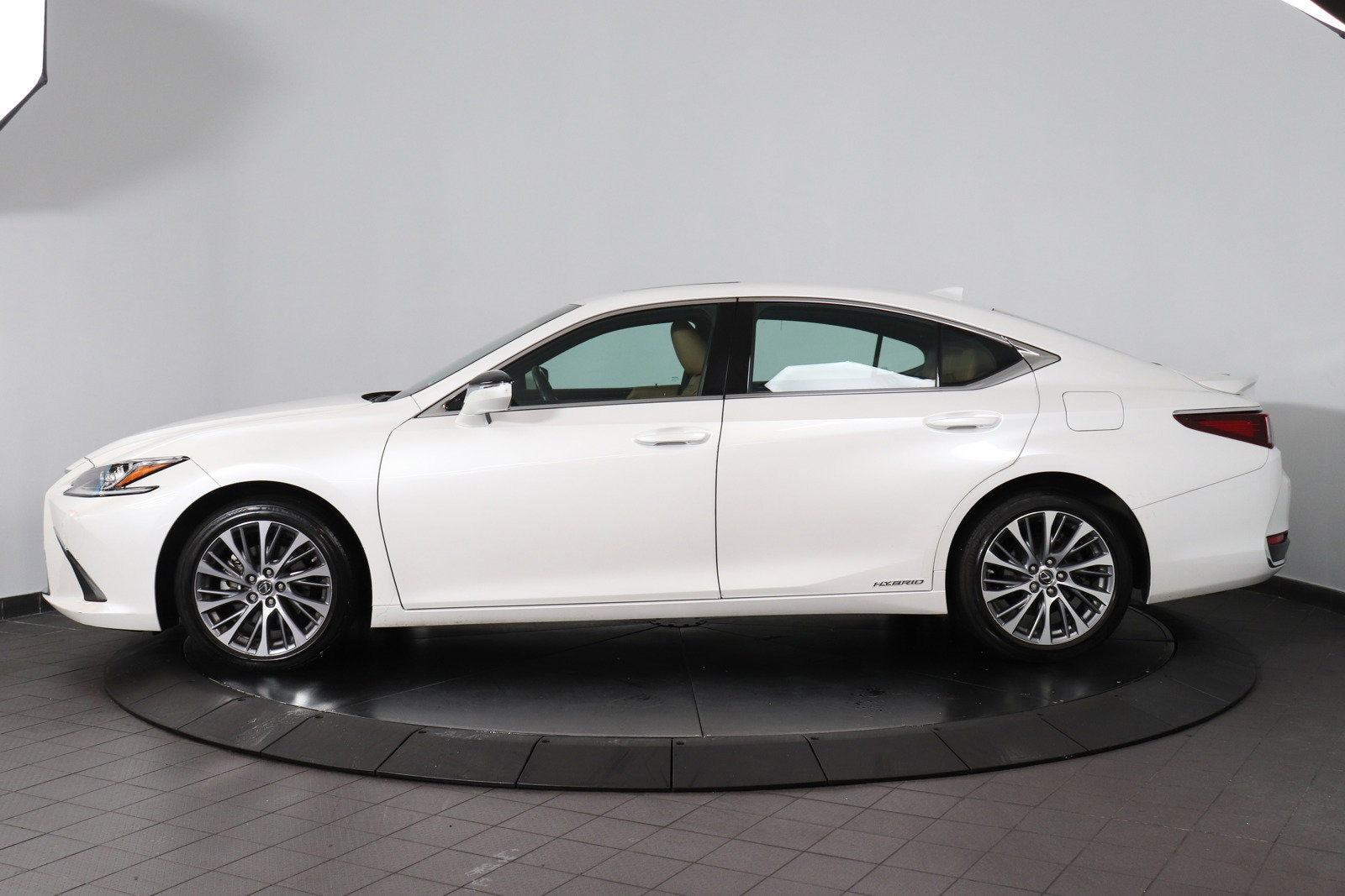 Used 2021 Lexus ES Hybrid 300h with VIN 58ADA1C13MU005592 for sale in New York, NY