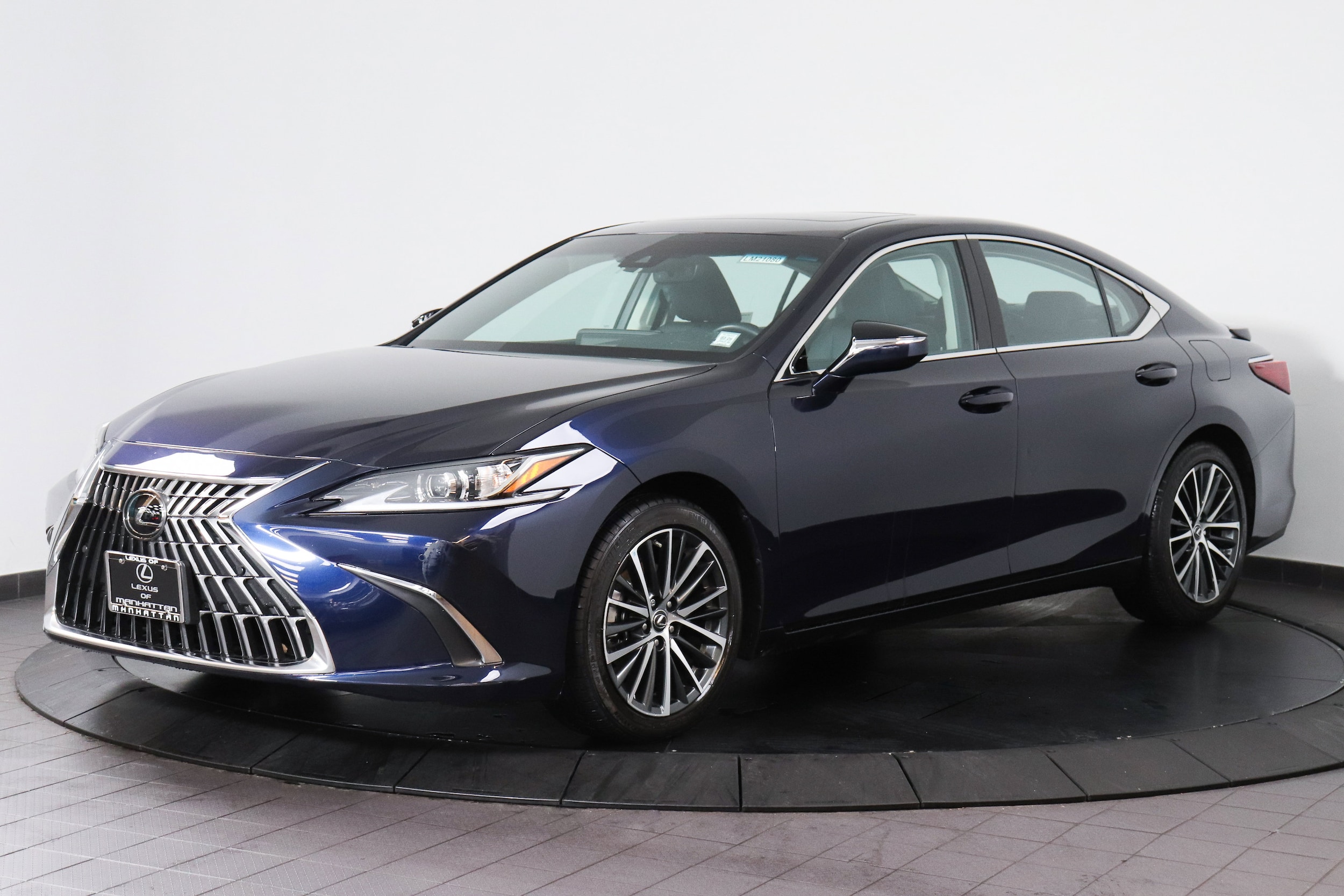 2023 Lexus ES 350's photo