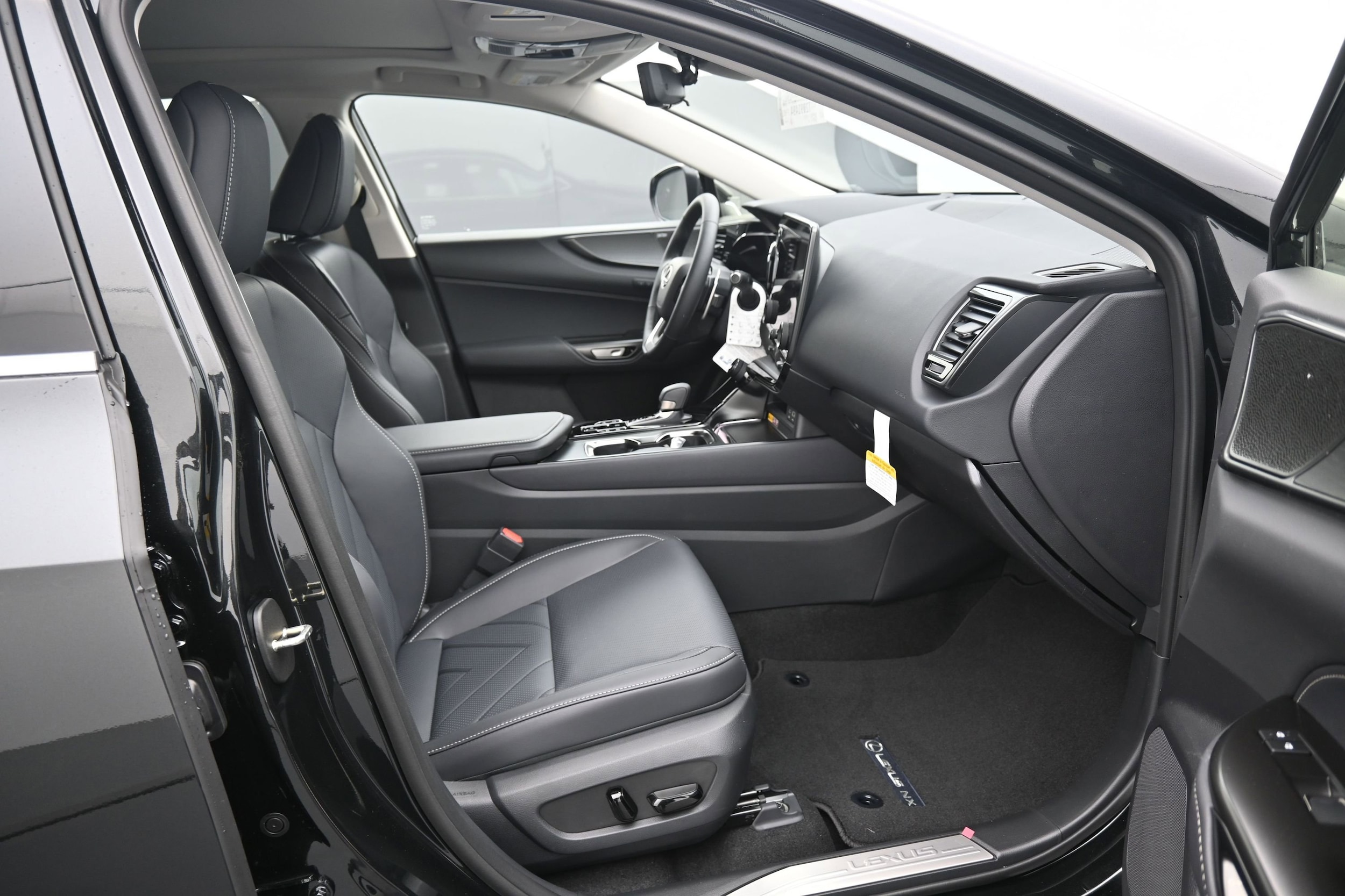 2026 Lexus NX 450h+ Luxury - Photo 13