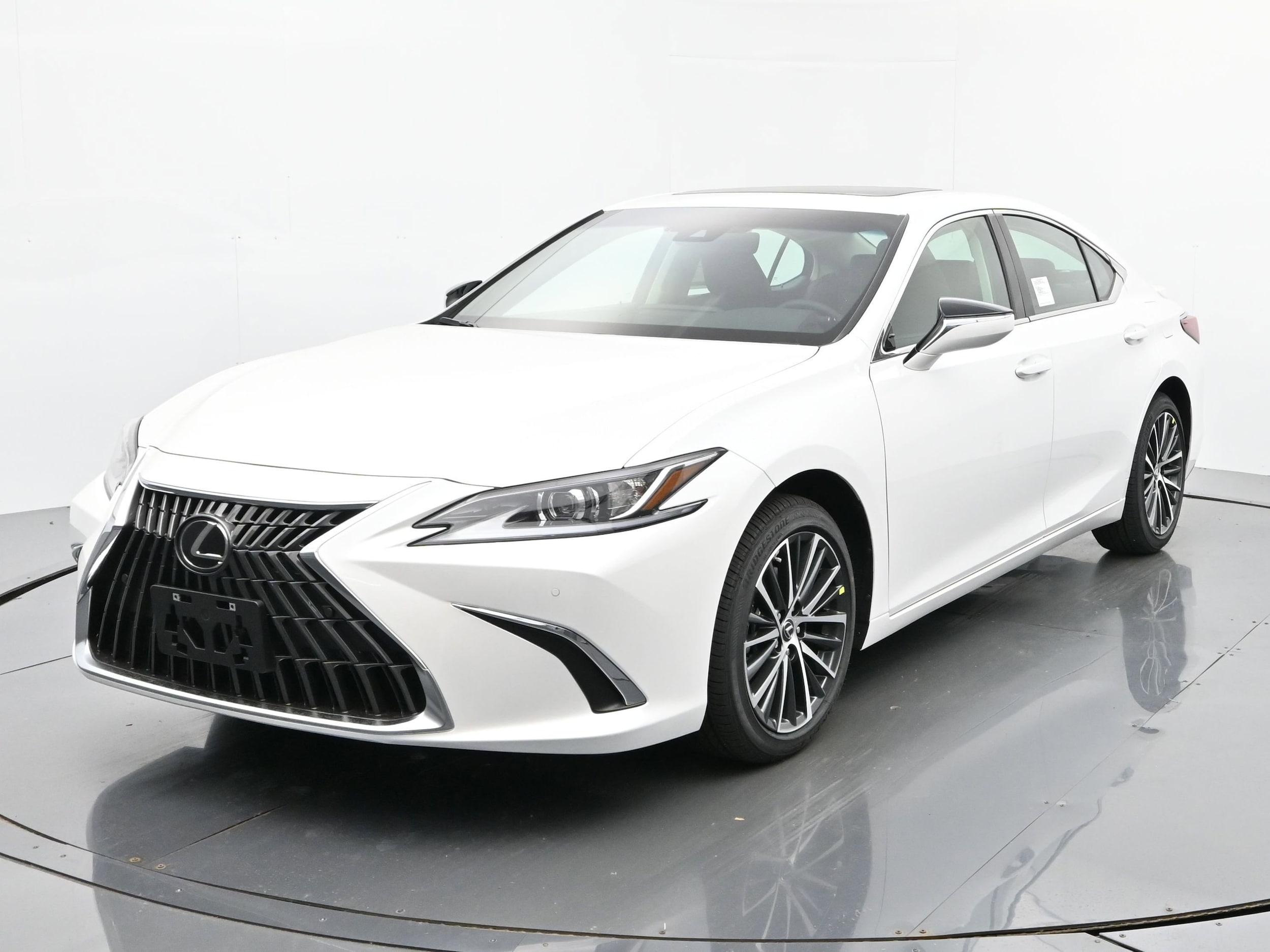2025 Lexus ES 350's photo