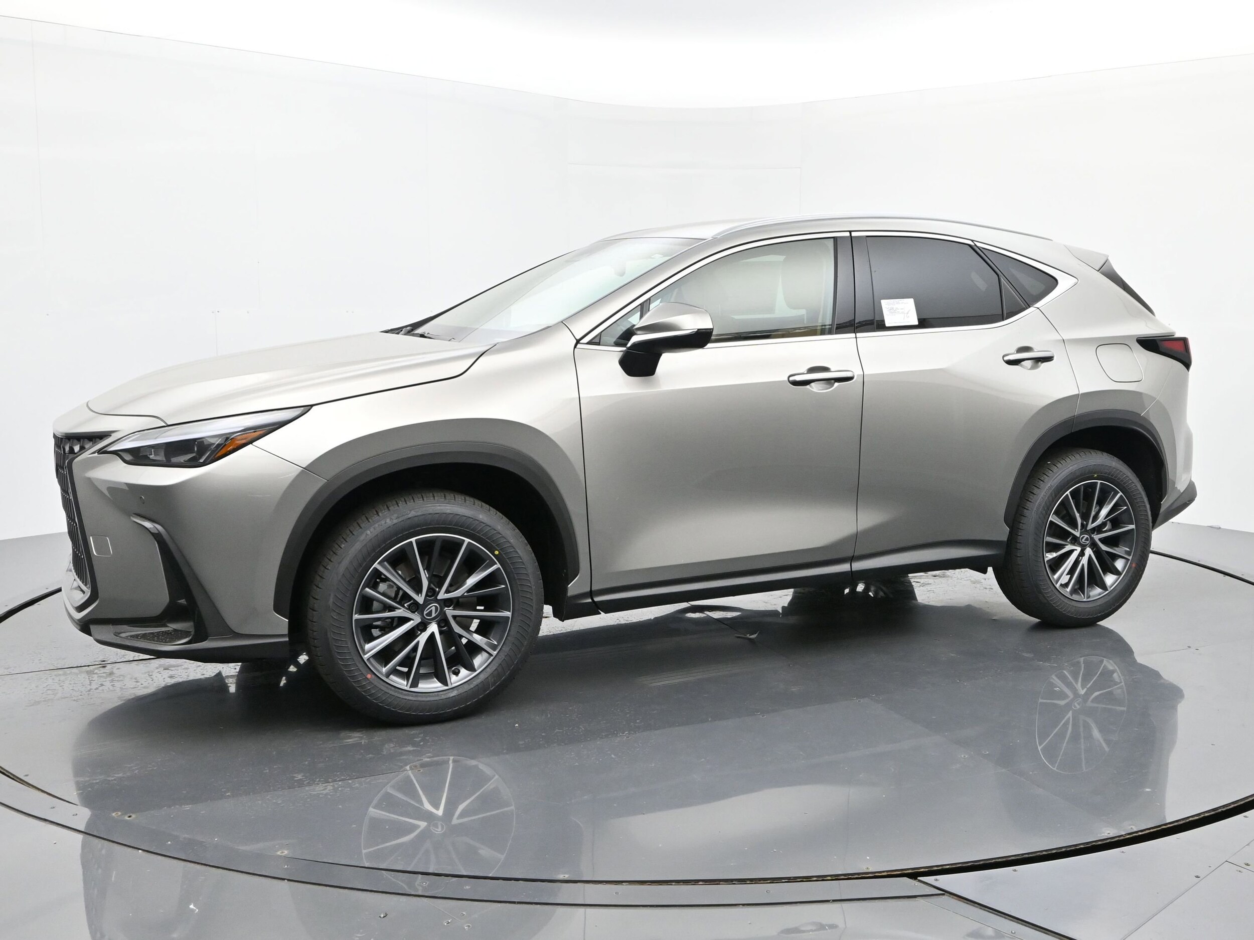 2026 Lexus NX 350 photo 2