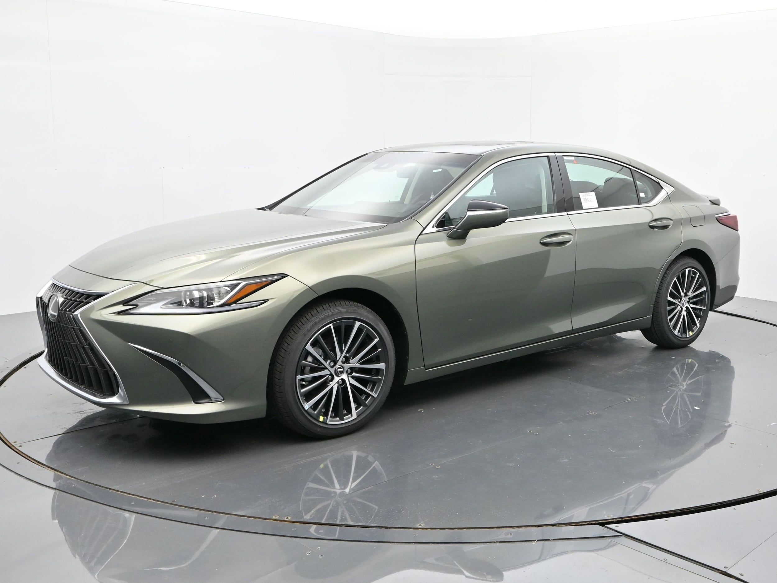 2025 Lexus ES 350's photo